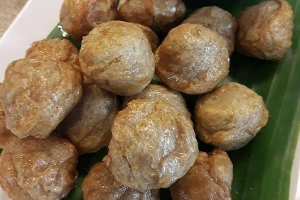 ลูกชิ้นเนื้อทอด	ប្រហិតសាច់គោបំពង	Fried Beef Ball