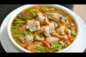 ต้มแซ่บกระดูกหมู+ไส้หมู	ស៊ុបហឹរសាច់ជ្រូក 	Hot and Sour Soup with Pork