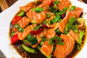 ตำแซลมอน	បុកត្រីសាម៉ុង	Tum Salmon