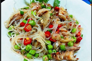 ยำขนมจีน ปลาทู กุ้ง	ញាំនំបញ្ចុកត្រីបង្គា	Spicy Salad Kanom Jeen Mekerel and Shimp