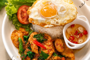 พริกแกงไก่ไข่ดาว