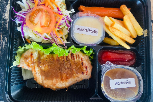 สเต็กหมูพริกไทยดำ