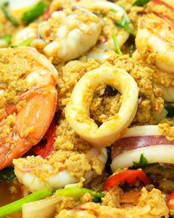 ผัดผงกระหรี่ทะเลรวม (กับข้าว)