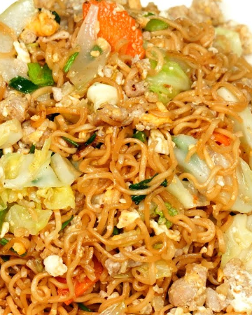 มาม่าผัดหมู+ไข่