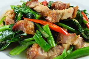 คะน้าหมูกรอบ