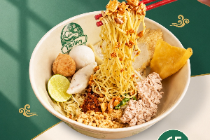 บะหมี่ต้มยำแห้ง โต๊ะปลา