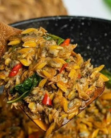 ข้าวหอยลายผัดพริกเผา