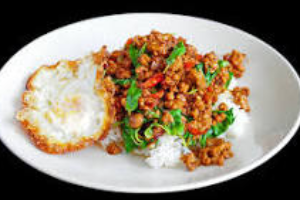 ข้าวกะเพราหมูสับไข่ดาง