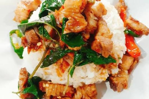 ข้าวกะเพราหมูกรอบ