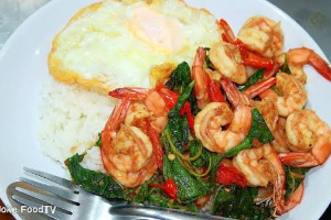 ข้าวกะเพราไข่ดาว